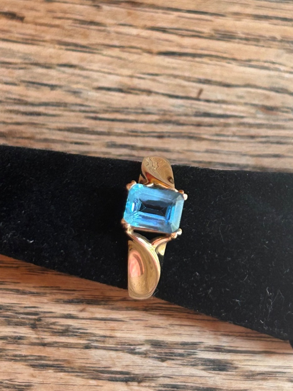 14 k gold Blue Topaz ring - Picture 4 of 5